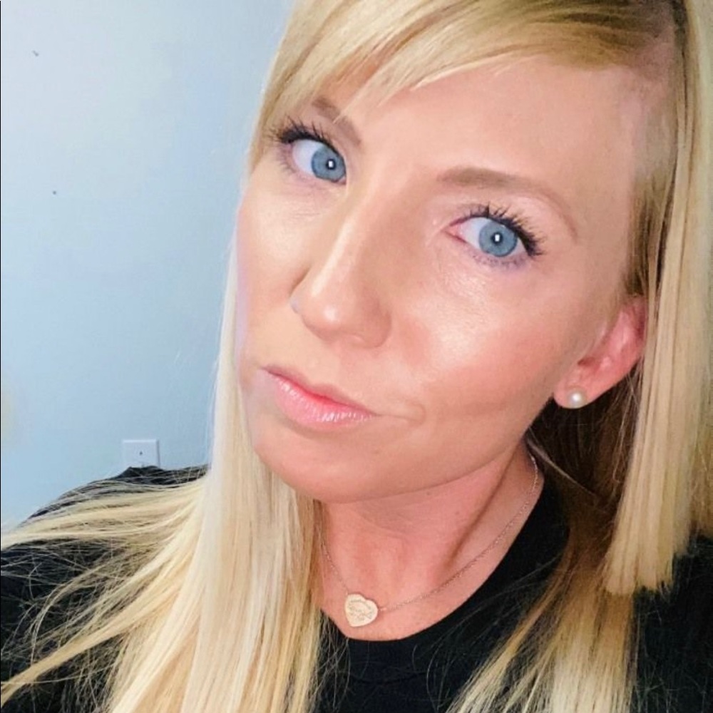 Meet your Posher, Debbie